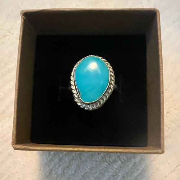 Native Vintage Sleeping Beauty Navajo Sterling Silver Turquoise Ring - Picture 4 of 6